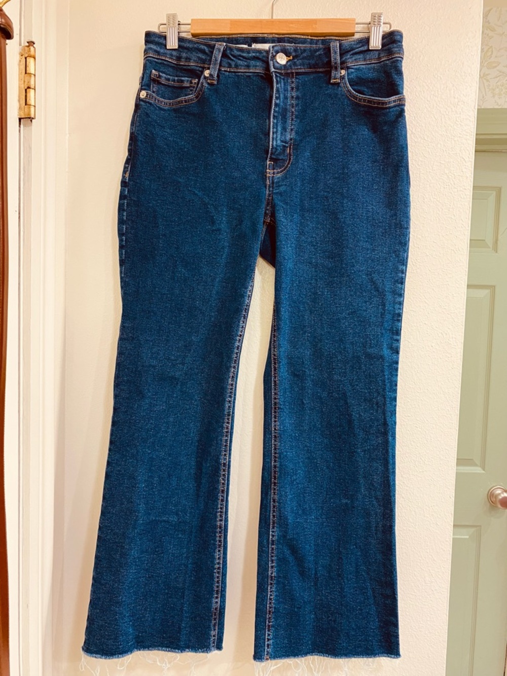 Mango Dark Blue High-Rise Sienna Cropped Flare Jeans Size 8 - Picture 3 of 8